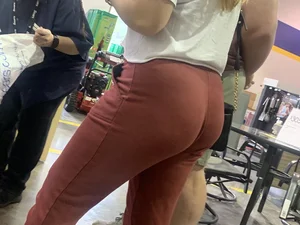 Big booty older lady in tight sweats