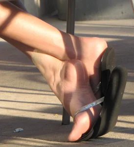 Lady in flop flops while eating showing her feet