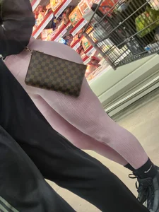 Dumpy 1 ( Pink leggings pretty face phat ass BBL)