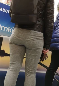 Girl with decent ass and vpl in grey sweatpants