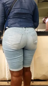 African Milf w/ a Big Ass Booty