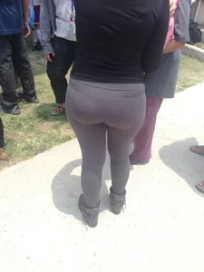 Phat milf booty with vtl in tight grey leggings
