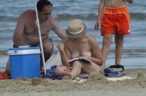 Sexy mature girls on Vilanova topless beach