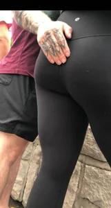 BIG Black Lululemon Butt