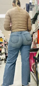 Latina baddie nice phattie in jeans‼️