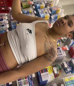 Lightskin chick with the pokies