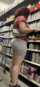 Nice buns in grey short‼️