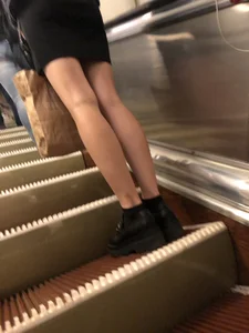 Sexy Legs Subway Escalator Creepshots