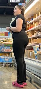 [OC] HOT Latina Big ASS Yoga pants VPL at grocery store