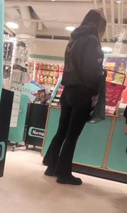 Emo girl’s perfectly round bubble butt in flare leggings
