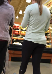 Grocery store bubble butt milf in leggings