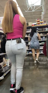 Latina Milf in jeans