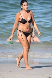 Thick mature brunette bikini lady on the beach with a nice body
