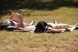 Creepshots of some girls in the park getting some sun in bikinis