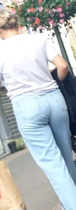 Blonde girl in jeans. Jeans could have been tighter i.m.o. ;)