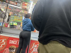 Big booty Latina in neighborhood store (oc)