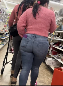 Nerdy butterface pawg with an amazing ass