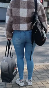 Only Two Shots BUBBLE BUTT in jeans