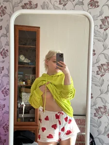 Hot amateur girls' selfies in underwear
