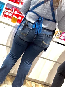 Bubble Butt Jeans Cutie @ B&B - Gorgeous Ass and Face