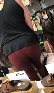MILF in red leggings bends for the camera