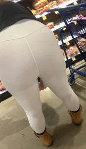 Berry thick gal  white leggings! (OC) few months old