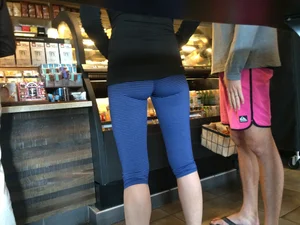 Starbucks booty and gap in striped blue leggings while in line