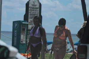 Huge collection of sexy girls out in bikinis in Florida