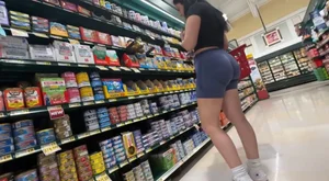 Fit Raven-haired Pawg Wants a Wedge