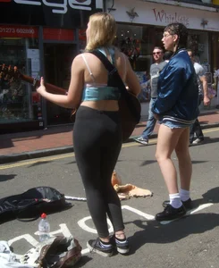 Guitar playing blonde babe with a nice ass and vtl in tight leggings