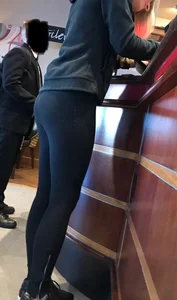 Blonde babe with a nice ass getting lunch in leggings and jeans