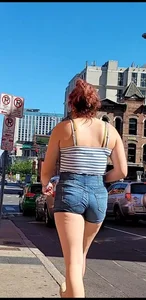 Short shorts n long legs