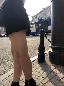 Awesome candid chick wearing a blouse and a skirt crossing the street on high heels, showing a little cheek