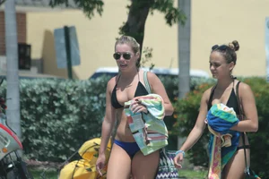 Candid Florida beach and bikini girls