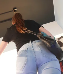 Milf with a very sexy ass in tight blue jeans, a great collection of creepshots