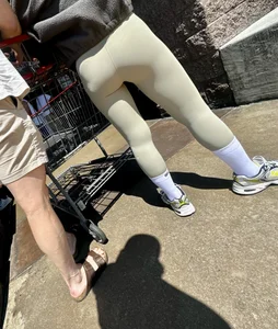 Asian Costco super tight leggings