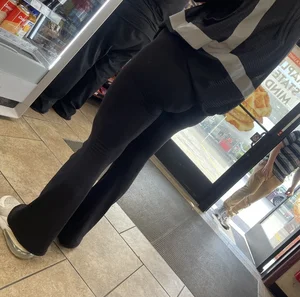 The way her ass sits in them leggings