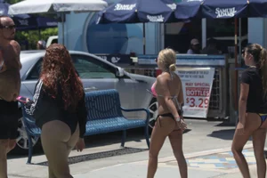 Florida beach and bikini girls