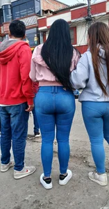 nalgas en jeans lisos