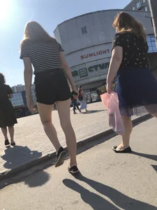 Candid teen in shorts with nice legs and booty street pics