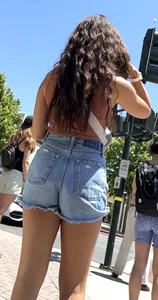 Cute Asian nice leg in shorts