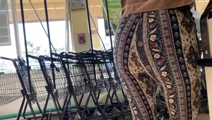 Tight orange haired Latina Milf w/ flare leggings (:peach:booty & tits🤤)