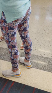 Flower print leggings blondie at the airport