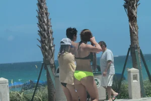 Even more hot and sexy bikini babes in Florida
