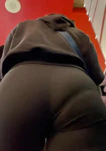 College Vpl Latina In Dark Grey Leggings Going Up The Stairs
