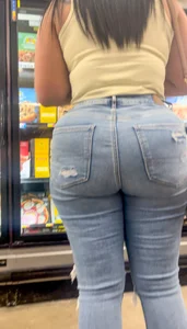 Thick booty slim waist Latina! So sexy