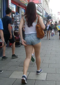 Various sexy teens in little shorts