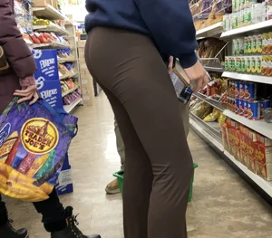 Beautiful College freshman chick *VTL and wedgie* bending over