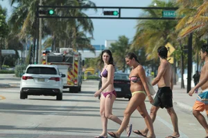 Riviera Beach, Florida tons of sexy bikini babes