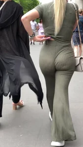 Sexy Jiggle blonde in pants (NOT OC)